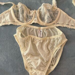 Chantelle Cream Underwire Bra with Lace Trim